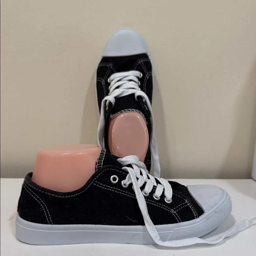 NEW - Bobbie Brooks Black and White Sneakers ( sz 8)